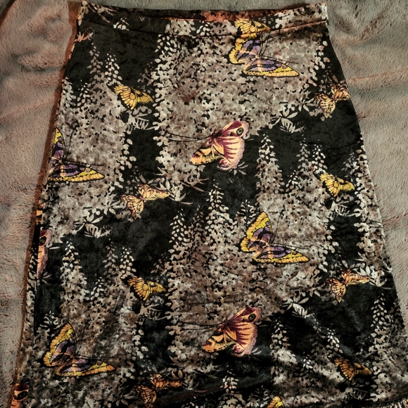 Betsey Johnson Dresses & Skirts - BETSEY JOHNSON Y2K Faux Velvet Skirt Size Medium EUC